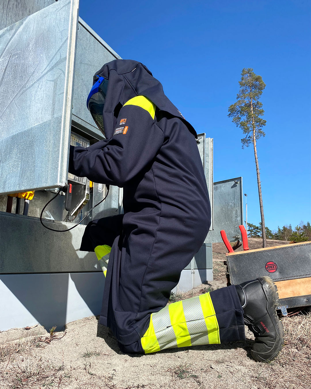 Wie entsteht ein Lichtbogen und welche Gefahren birgt er?