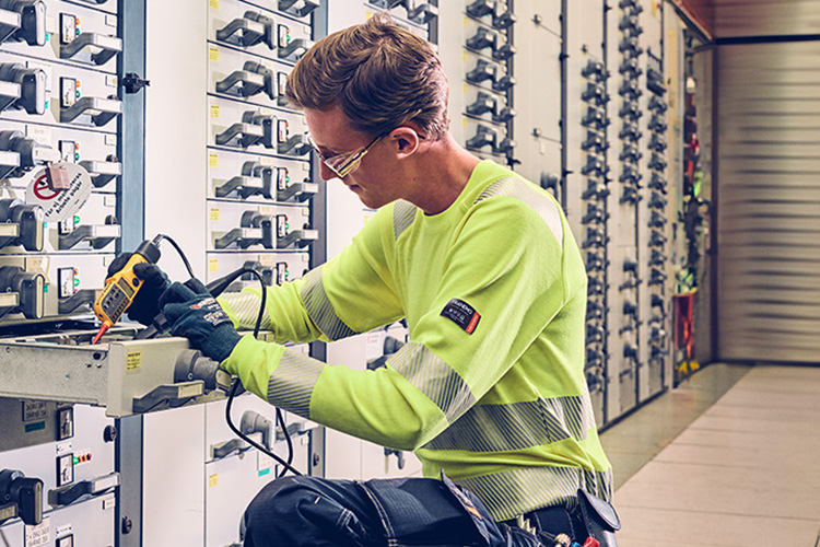 FINDEN SIE IHRE SCHUTZKLEIDUNG GEGEN LICHTBOGEN Start_box_left_Knits_750x500px